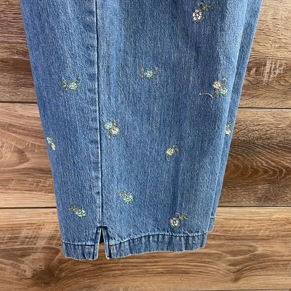 Classic Element Petite Ladies Jeans,Size XLP,Blue with Small Embroidered Flowers - Picture 3 of 10
